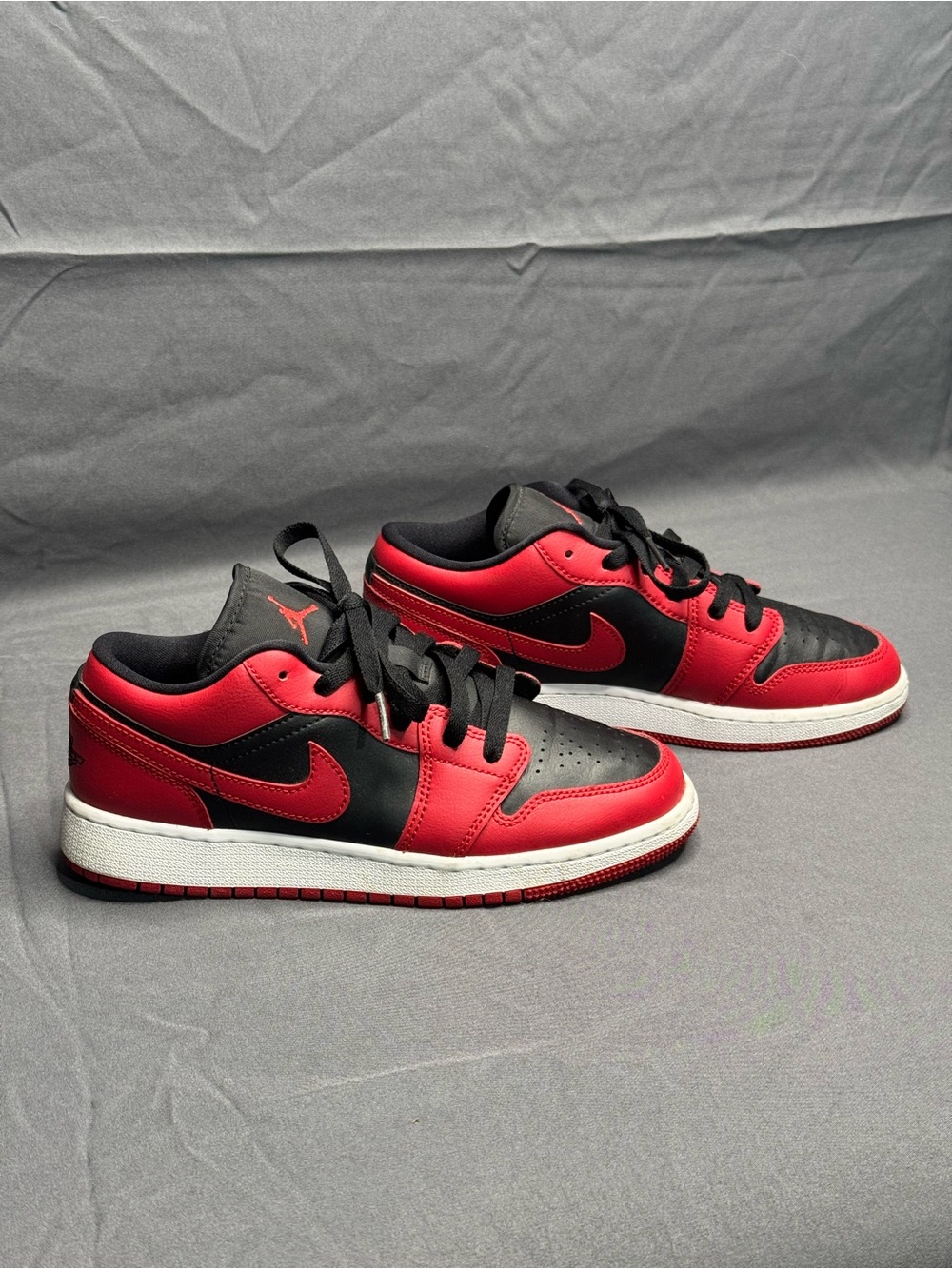 Nike Air Jordan 1 Low GS Reverse Bred
Size 5Y 553560-606 Like New